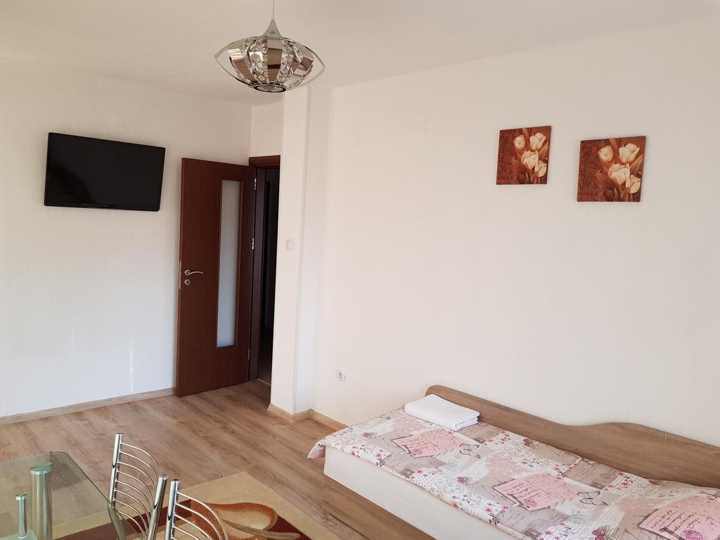 סנדנסקי Д И В 1 - D & V 1 Apartment מראה חיצוני תמונה
